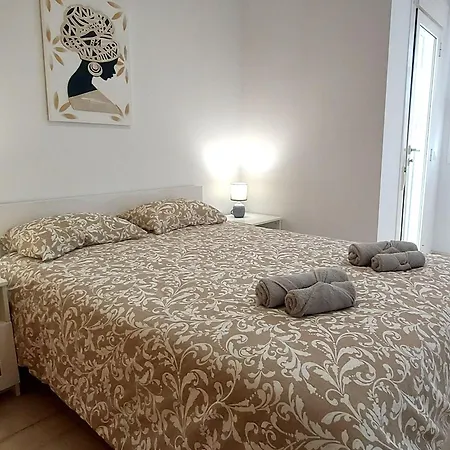 Spacious With Amazing View And Air Conditioning Apartment